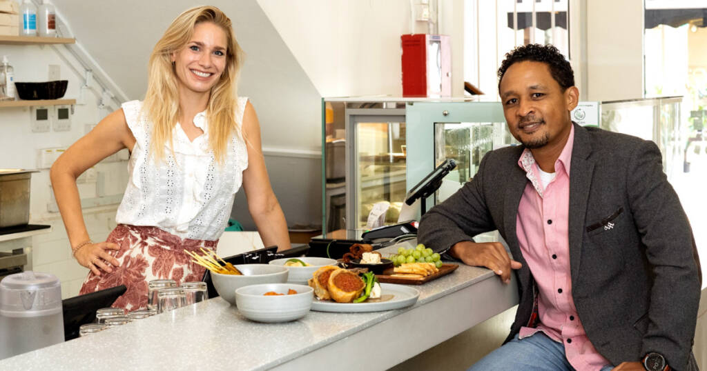 Cultivated meat company Meatable partners with plant-based Love Handle to open the world's first hybrid meat innovation center in Singapore. 