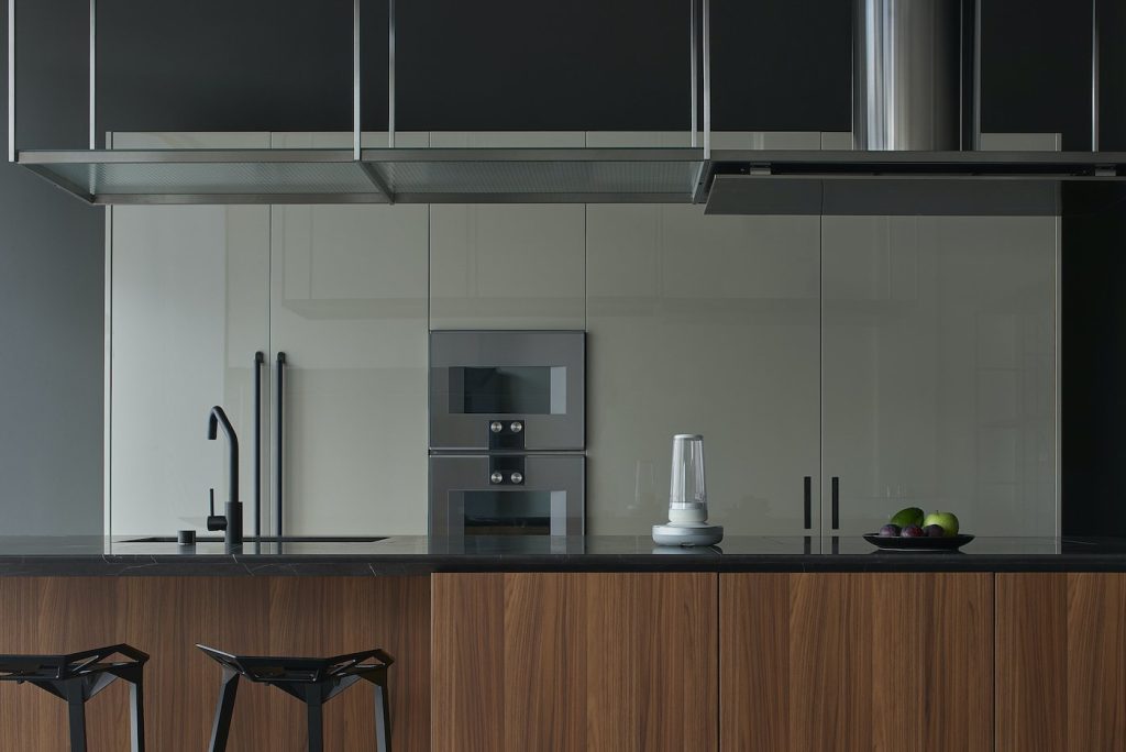 millo, the smart blender, placed on a countertop in a modern style kitchen